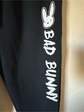 Bad Bunny Logo Men’s Thick Black Jogger Sweatpants Size S Drawstring Pockets